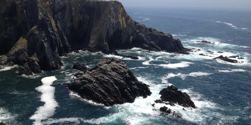 婴幼儿辅食添加全攻略：6-24个月分阶段食谱与喂养禁忌，新手爸妈必读