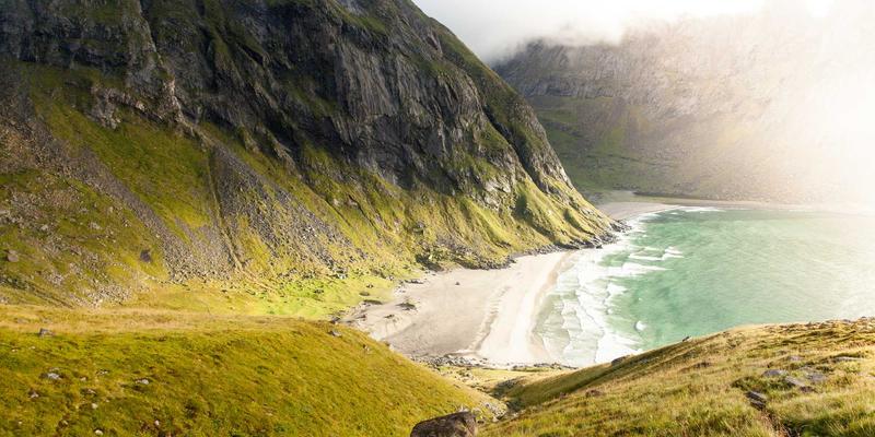 新生儿抚触全攻略：专业按摩手法、安全用品选择与环境布置指南