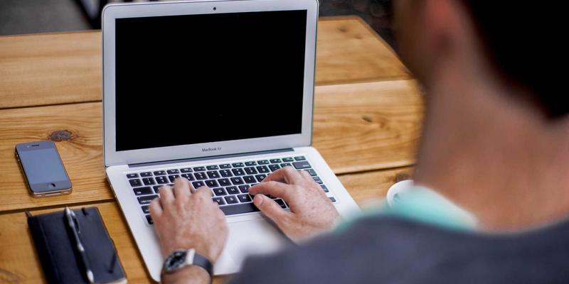 新生儿脐带护理全攻略：消毒步骤、异常识别与日常注意事项 | 雷斯顿宝贝母婴指南